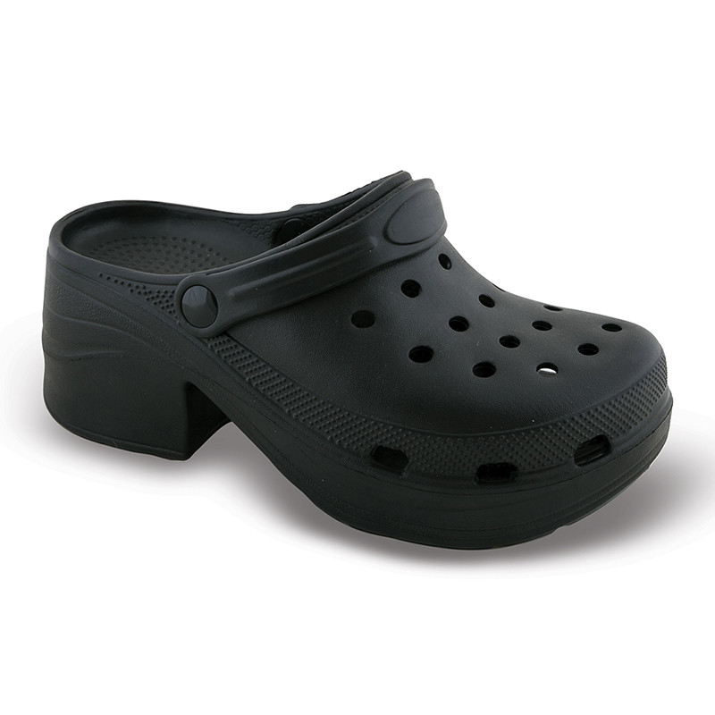 Γυναικεία σαμπό τύπου crocs με ξεχωριστό τακούνι
